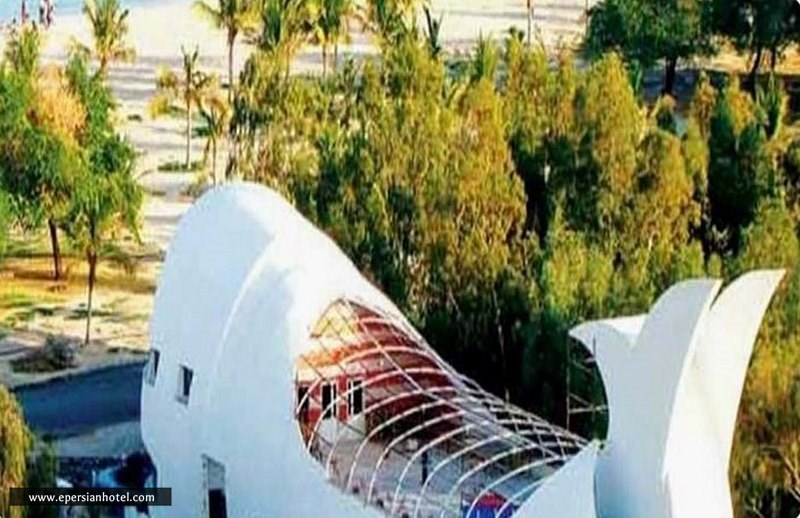 رستوران نهنگ سفید کیش